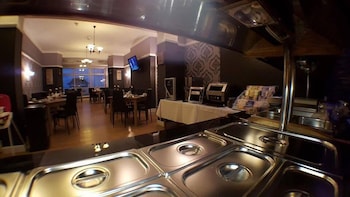 queens plaza hotel