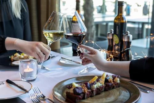 carbon hotel different hotels