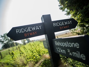 Helen Browning's Royal Oak,Carterton>>Ashbury,3 star