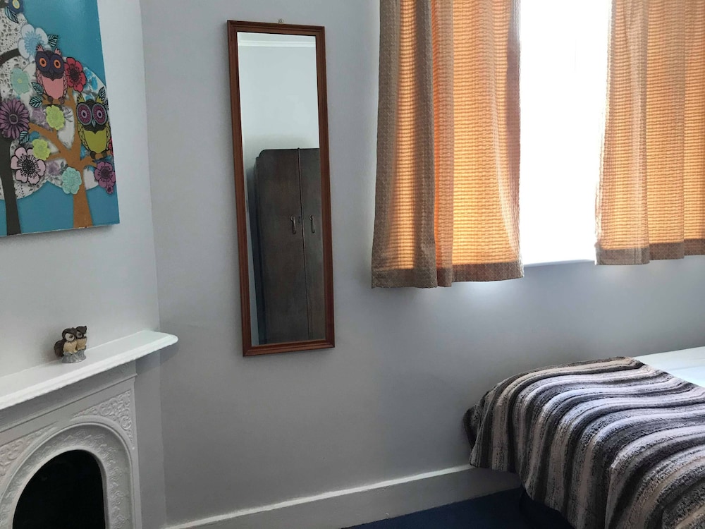 8 Owls B&B,Glastonbury>>Bury,3 star