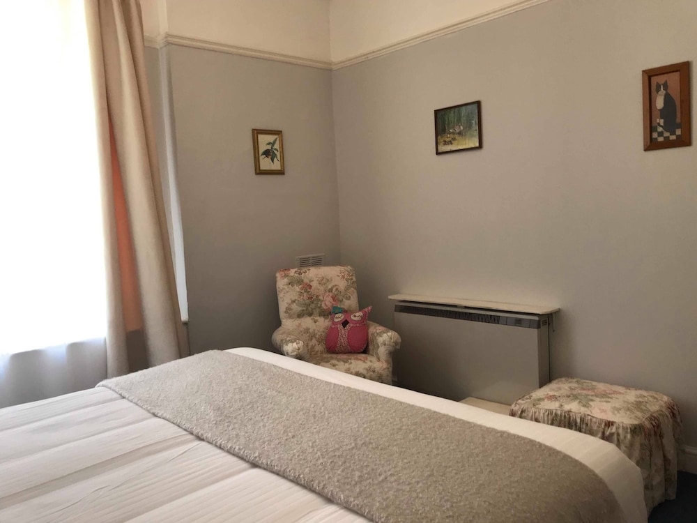 8 Owls B&B,Glastonbury>>Bury,3 star