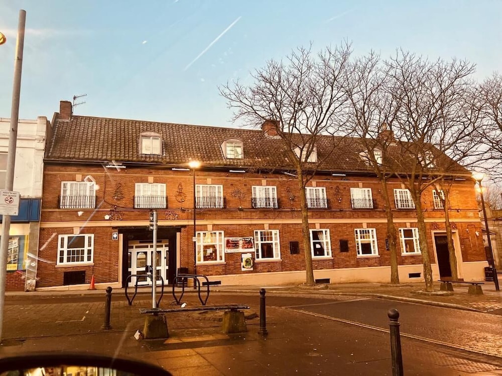 the sneyd arms hotel