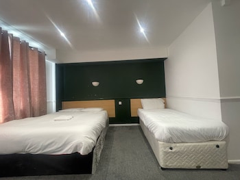 the sneyd arms hotel