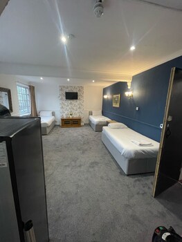 the sneyd arms hotel