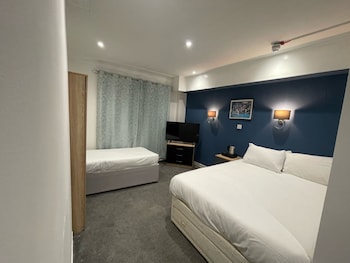 the sneyd arms hotel