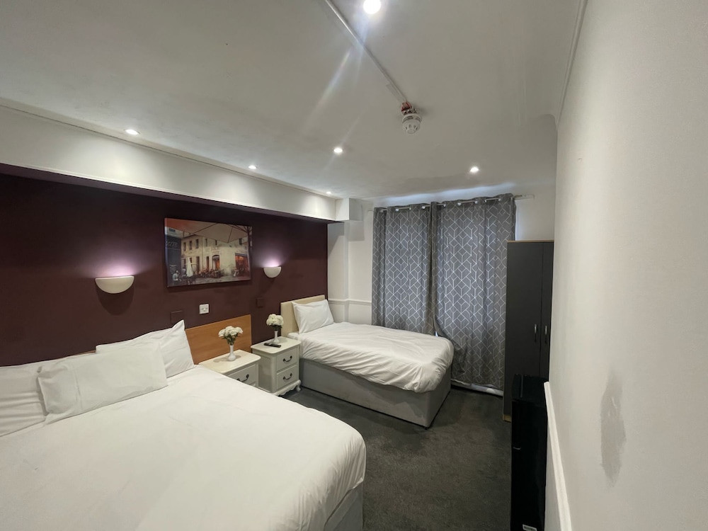 the sneyd arms hotel
