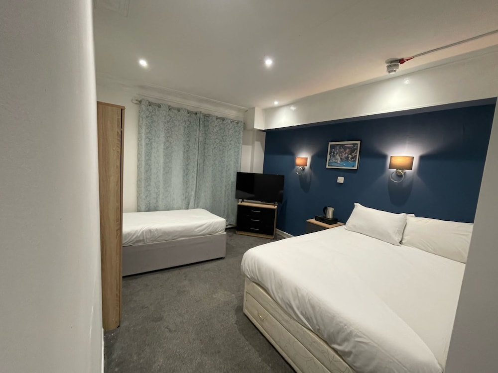 the sneyd arms hotel