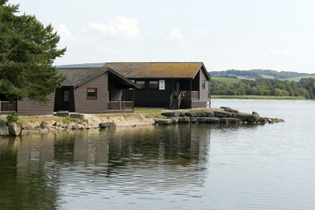 Pine Lake Resort,Carnforth Station>>Carnforth,4 star