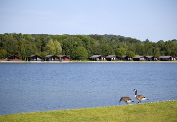 Pine Lake Resort,Carnforth Station>>Carnforth,4 star