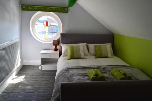 old trafford guest house