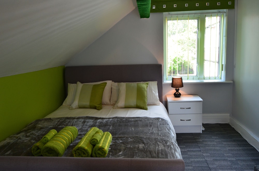 old trafford guest house