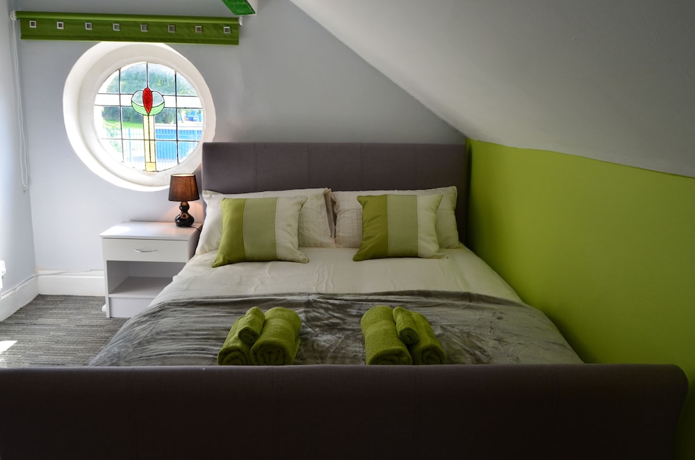 old trafford guest house