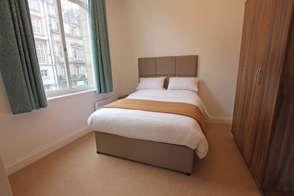 the castle collection 25 castle street