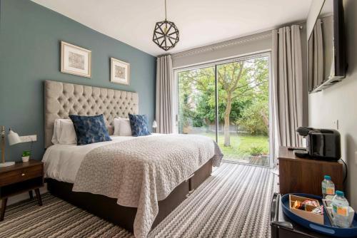 M-Hotels Apartments,25 The Ridgeway,4 star