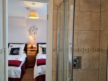 rowan tree house bandb