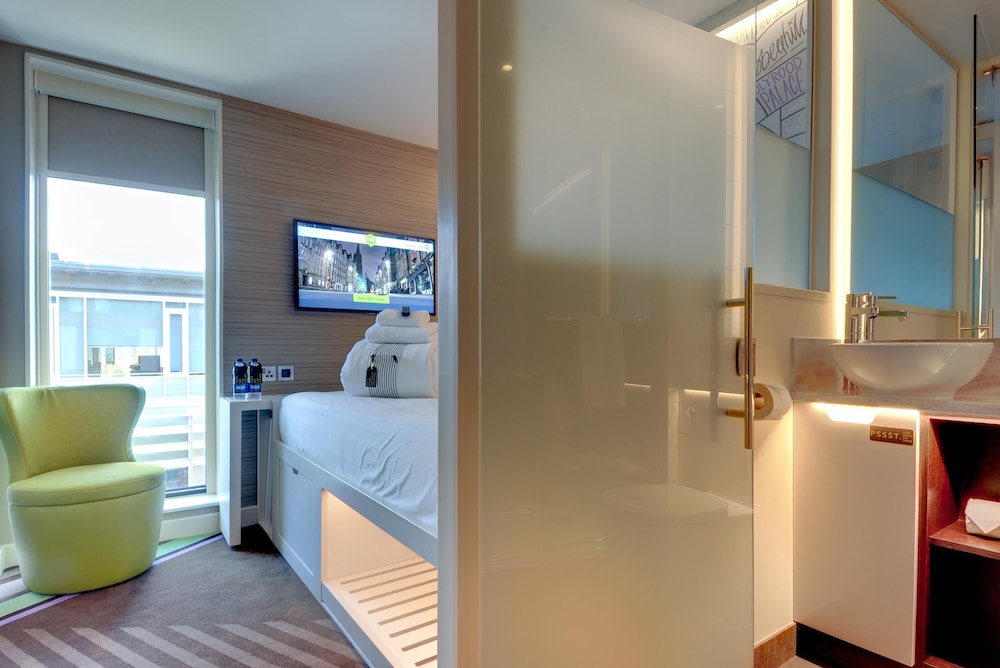 hub by premier inn edinburgh royal mile