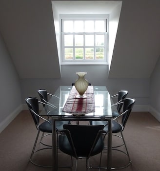 The Furze Bush Inn,Berkshire>>Basingstoke,4 star