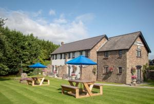 the greyhound inn and hotel