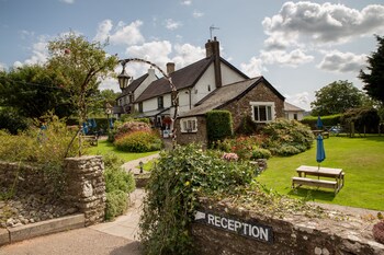the greyhound inn and hotel