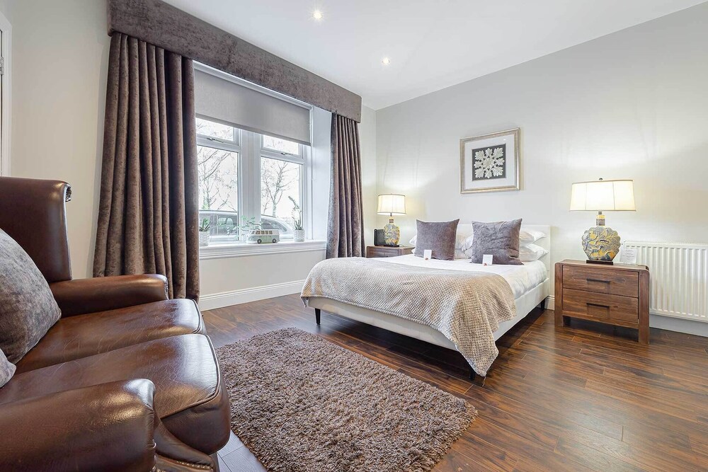 carmel apartments queen street residence