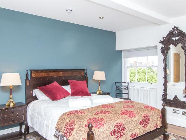 3 berkeley square guesthouse