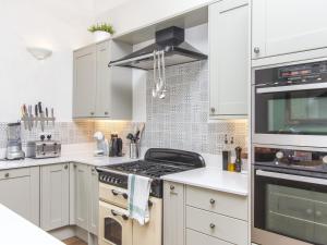 3 berkeley square guesthouse