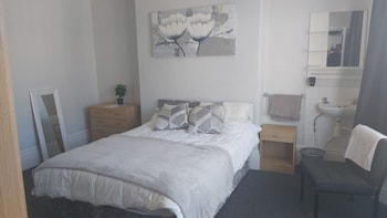 oyo tudor lodge redcar beach