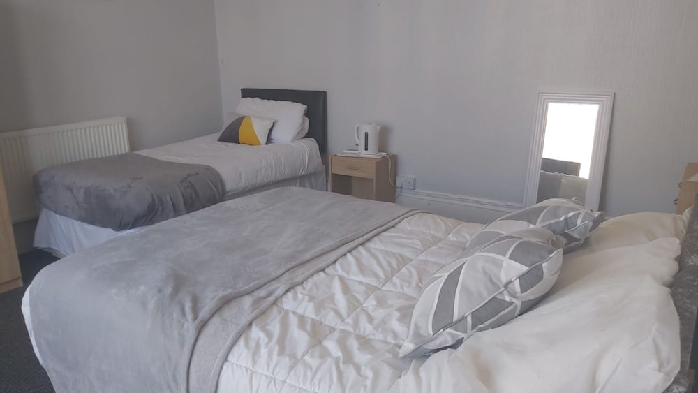 oyo tudor lodge redcar beach