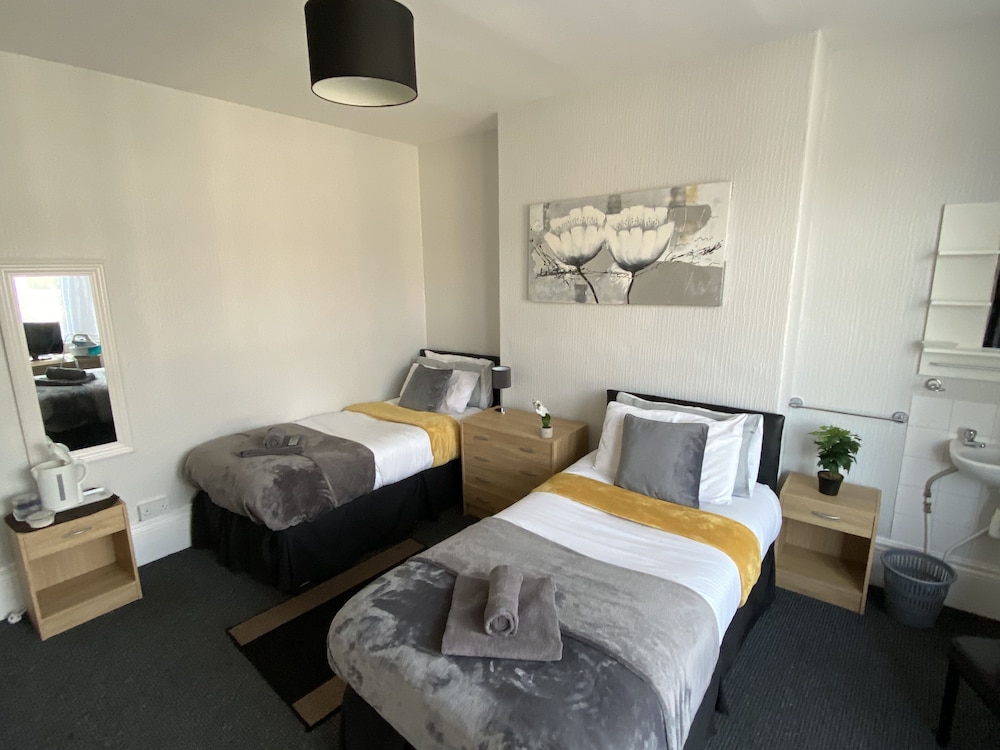 oyo tudor lodge redcar beach