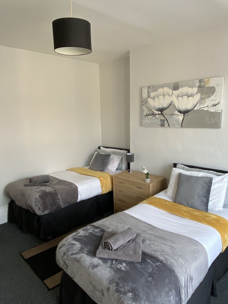 oyo tudor lodge redcar beach