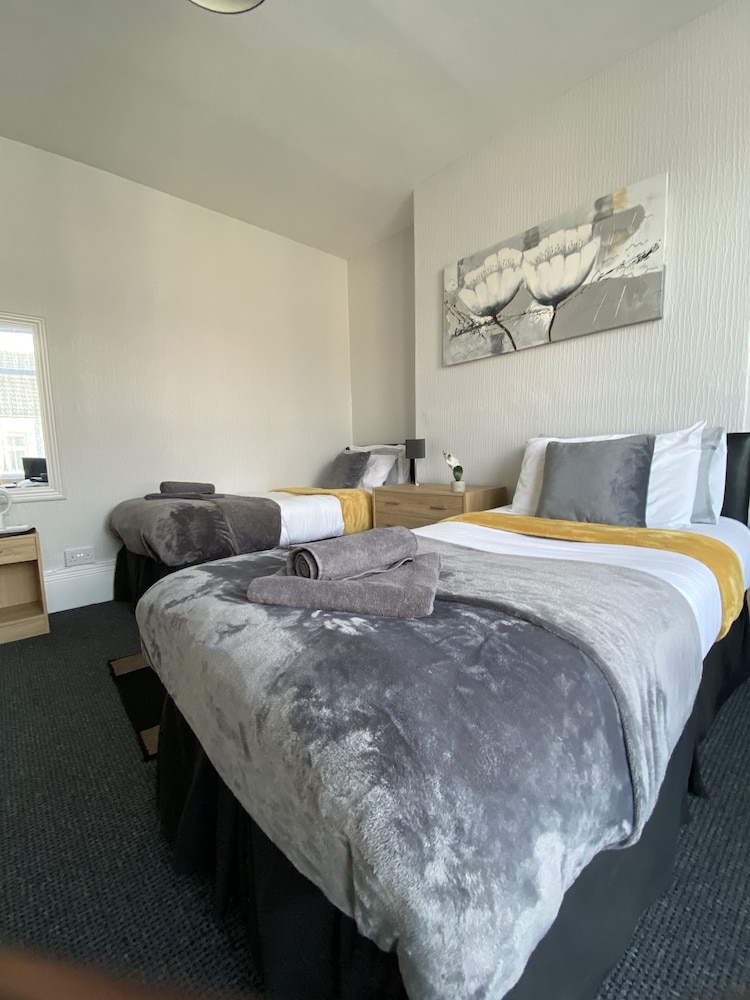 oyo tudor lodge redcar beach