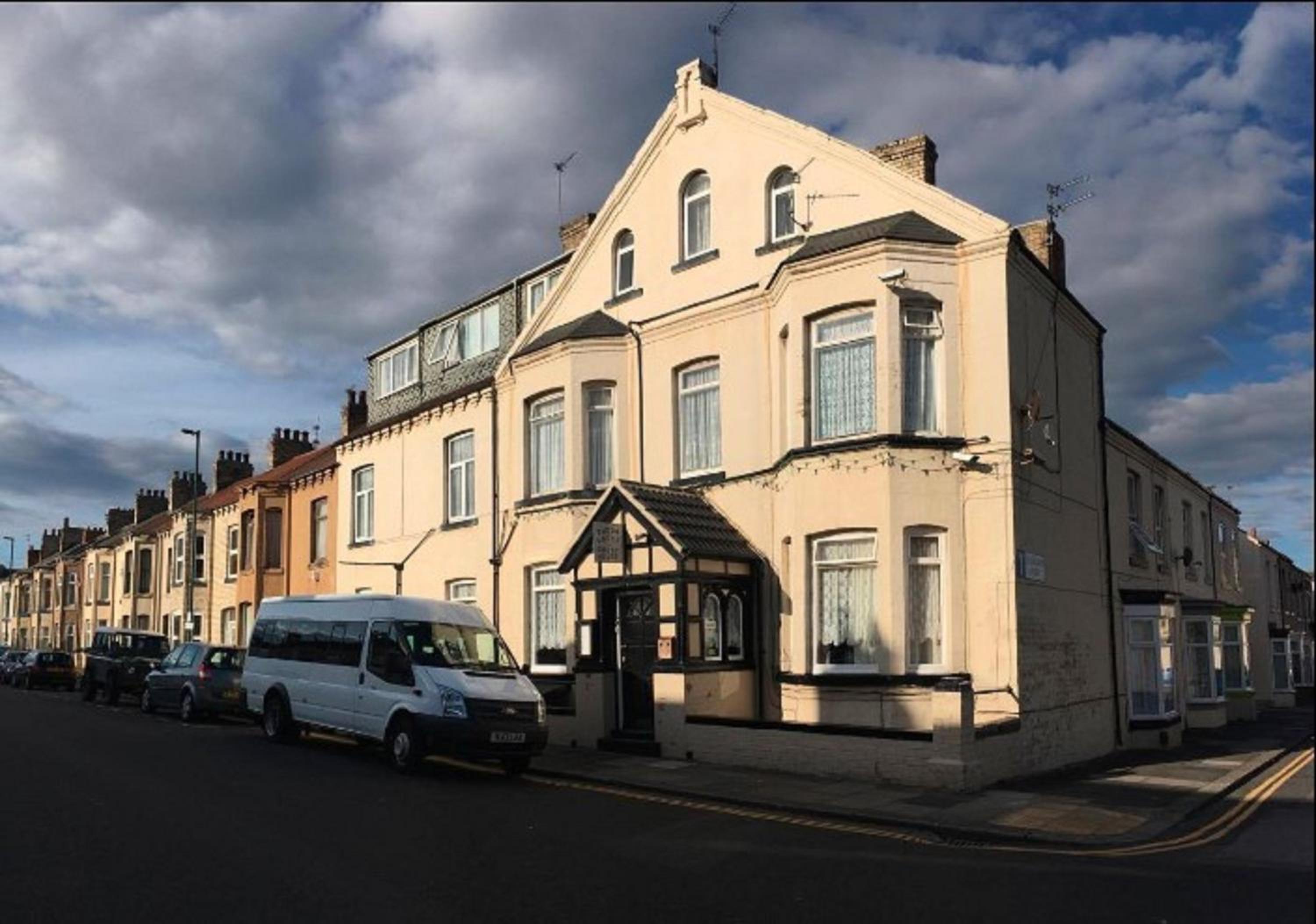 Oyo Tudor Lodge - Redcar Beach,Near Zetland Lifeboat Museum,2 star