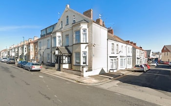 oyo tudor lodge redcar beach