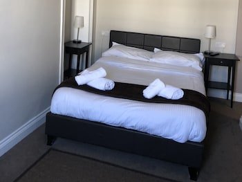 The Cornubia Inn,Near Hayle Golf Range,4 star