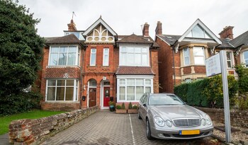 oyo lonsdale guest house