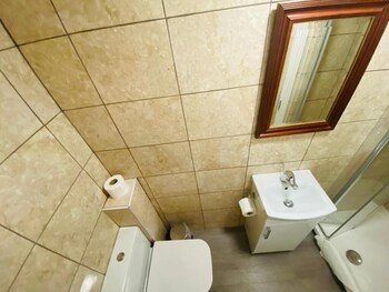 oyo lonsdale guest house