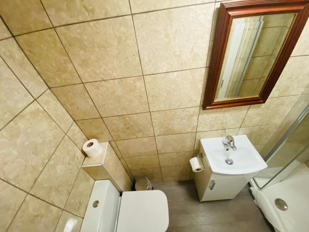 oyo lonsdale guest house