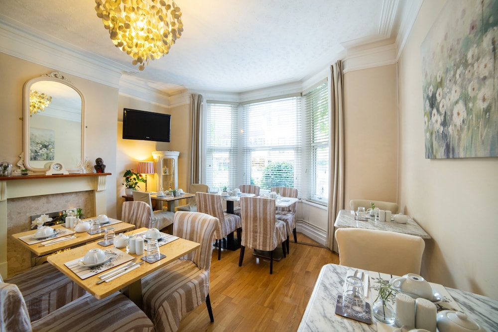 oyo lonsdale guest house
