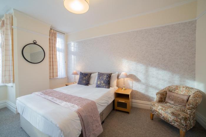 oyo lonsdale guest house