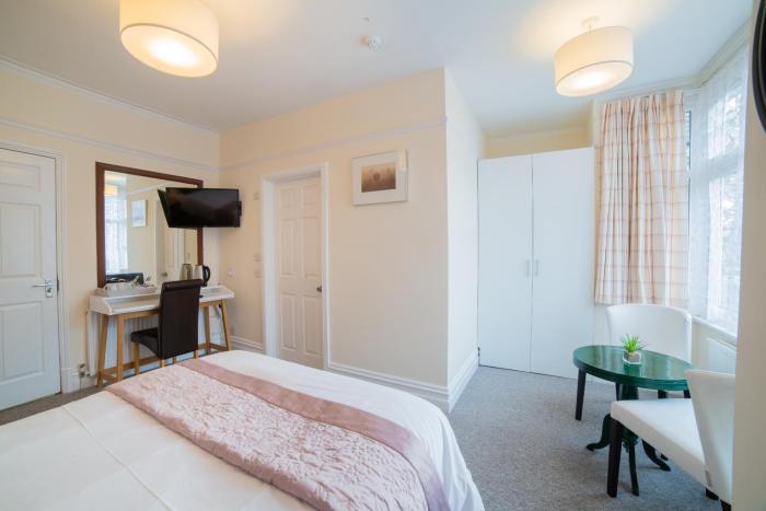 oyo lonsdale guest house