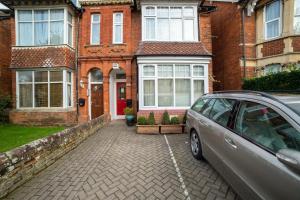 oyo lonsdale guest house