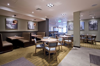 premier inn leeds cc whitehall road