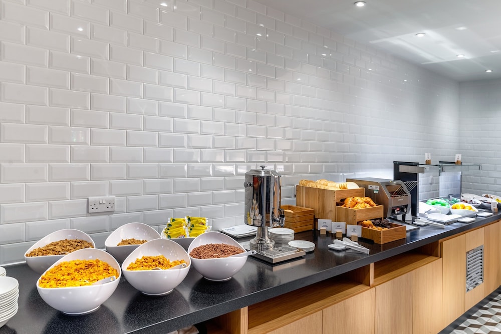 holiday inn express london heathrow t4 by ihg