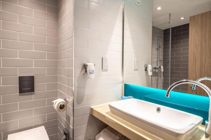 holiday inn express london heathrow t4 by ihg