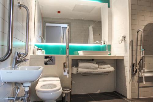 holiday inn express london heathrow t4 by ihg