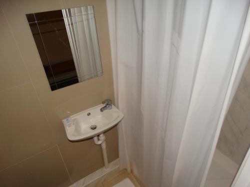 The Bull And Bush Hotel Kingston,Greater London>>East Molesey,2 star