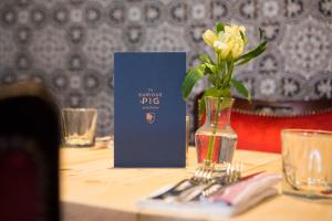the curious pig in the parlour