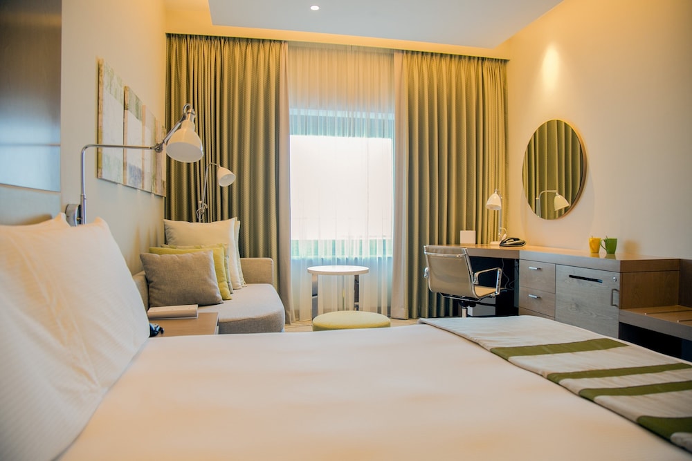 holiday inn and suites dubai festival city by ihg