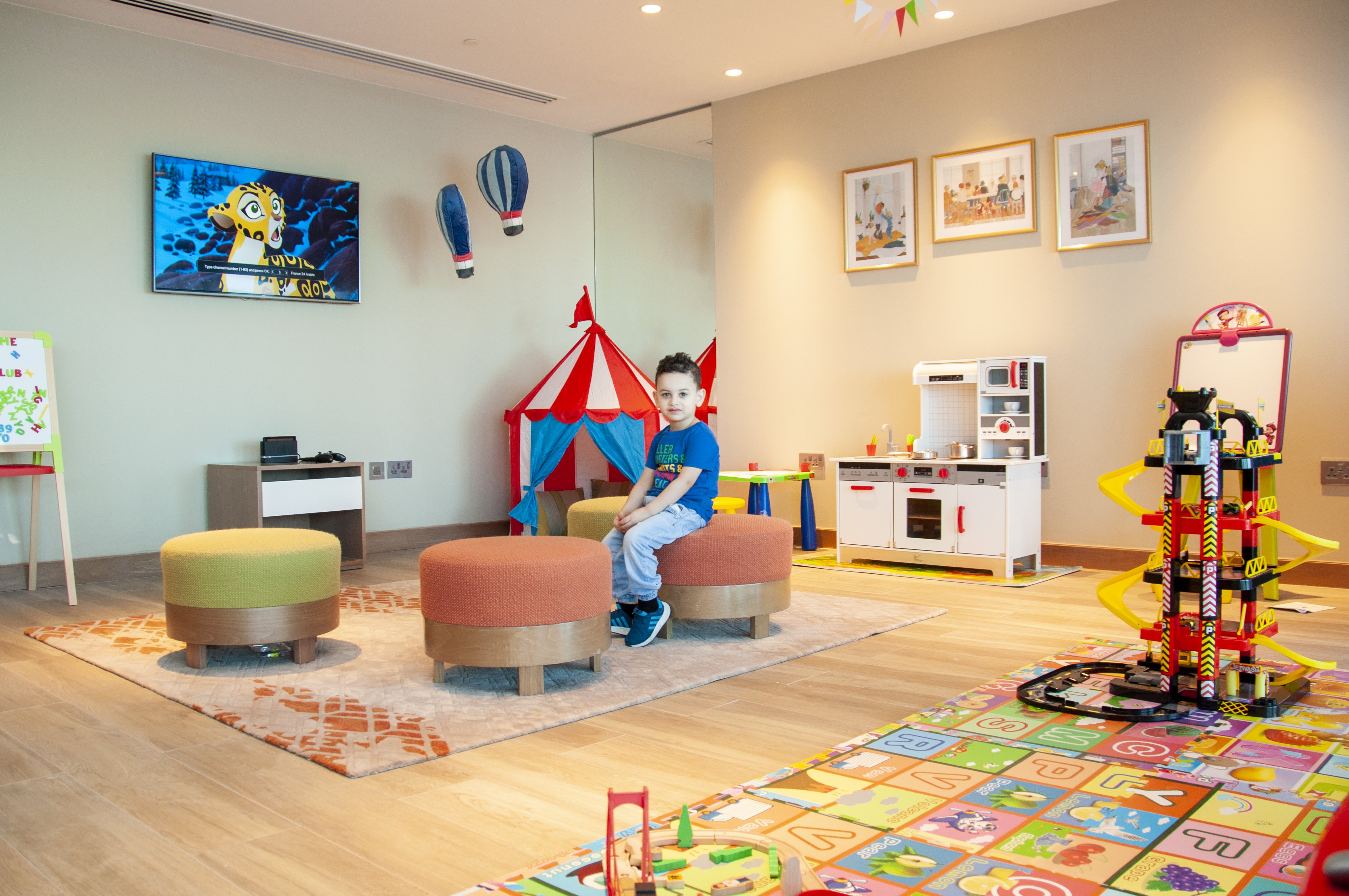 holiday inn and suites dubai festival city by ihg
