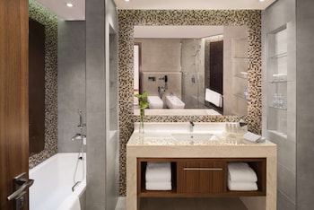 radisson blu hotel dubai waterfront